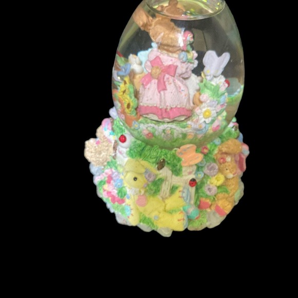 Easter Bunny Musical Snow Globe plays "Here Comes Peter Cottontail" - Picture 6 of 14